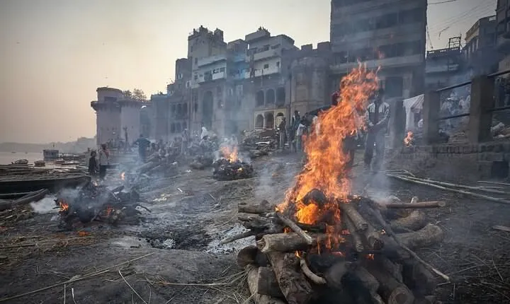 9-Days Motorcycle Tour of Delhi, Jaipur, Agra With Varanasi.