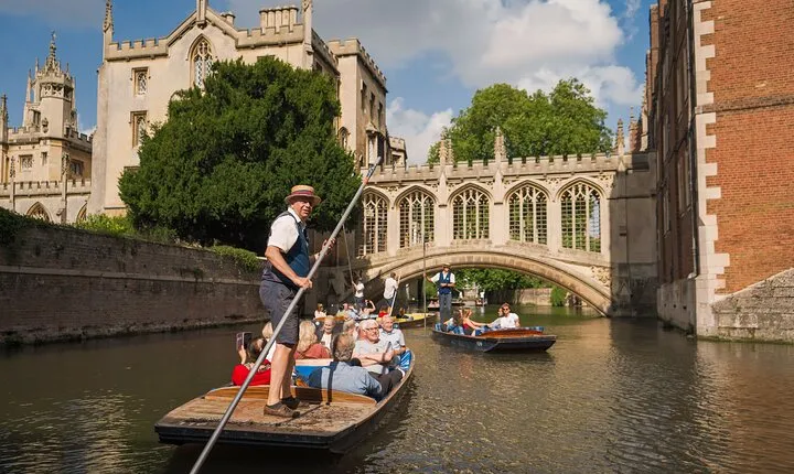 Private | Alumni-led Walking & Punting Tour w/opt King's Chapel