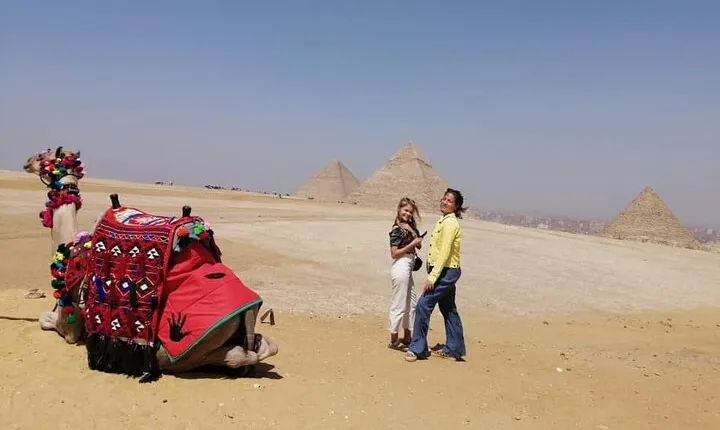Private Guided Trip Giza pyramids with Egyptology guide and Private Vehicle