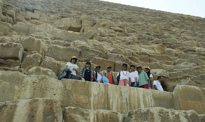 Giza pyramids and Egyptian museum Stopover tour