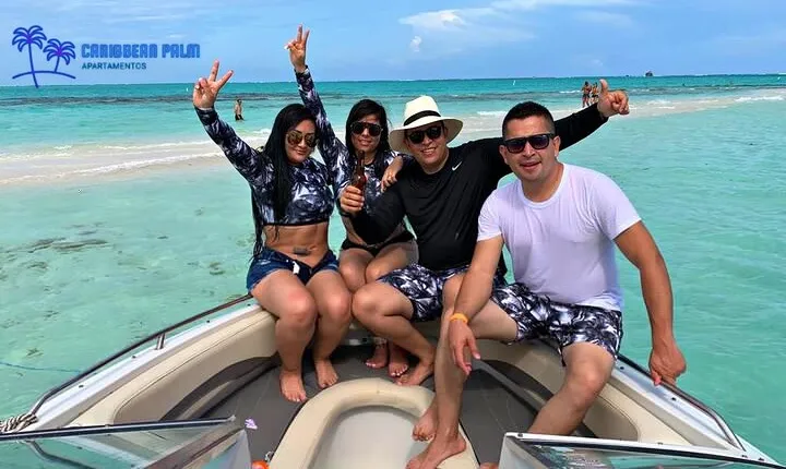 Private Tour in luxury BOAT over the sea of 7 colors