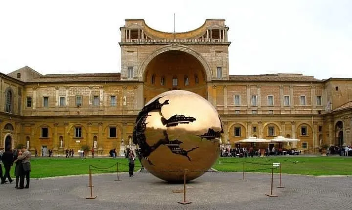 Sistine Chapel & Vatican Tour with No Lines