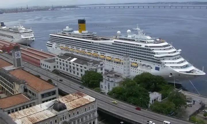 Private Transfer: Airport to Cruise Terminal with Sightseeing