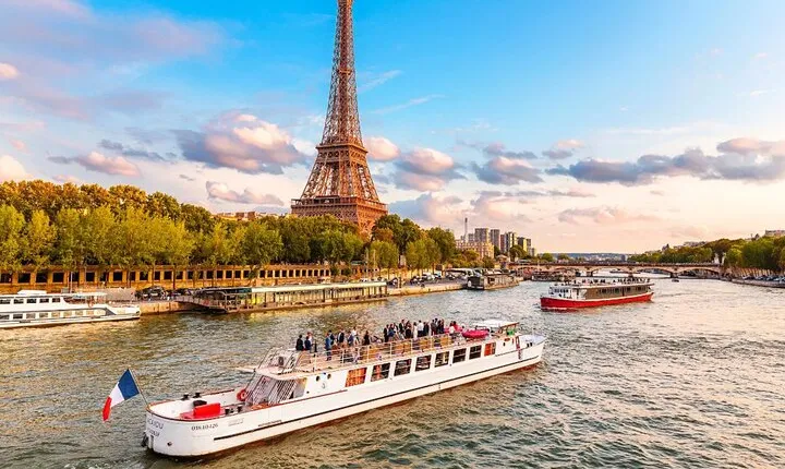 Guided Walking Tour of Paris Discover the City with a Local