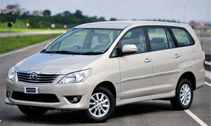 Budget Transfer by Car from Agra to Varanasi Hotel