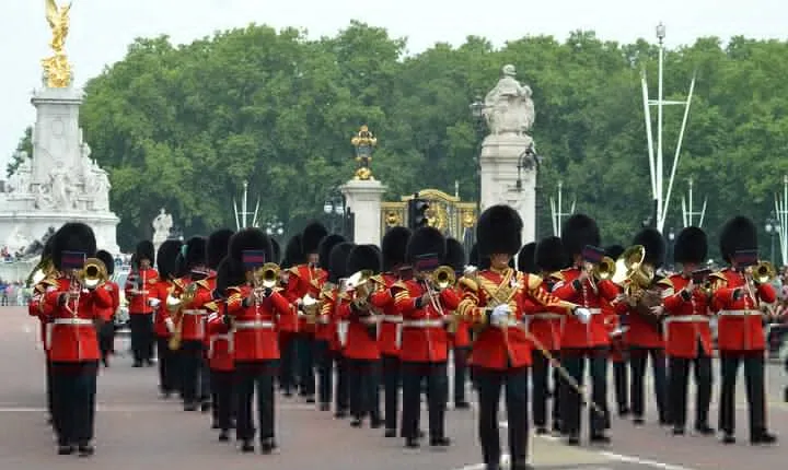 Changing of the Guard Walking Tour