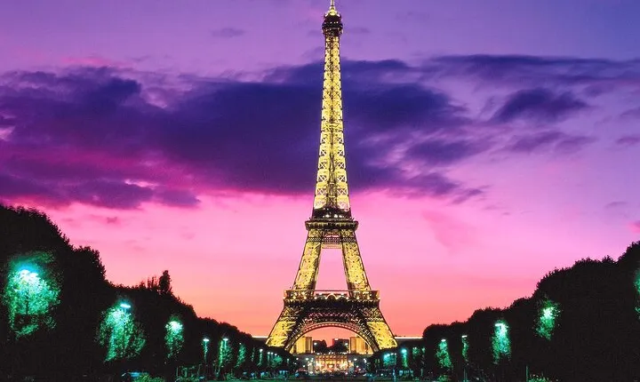 Paris Magical Evening with Champagne on board by Luxury Van