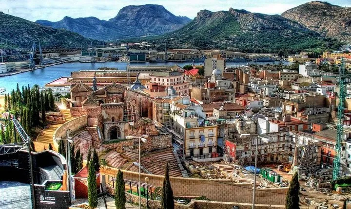 Private 4-hour Shore Excursion of Cartagena with driver and official guide