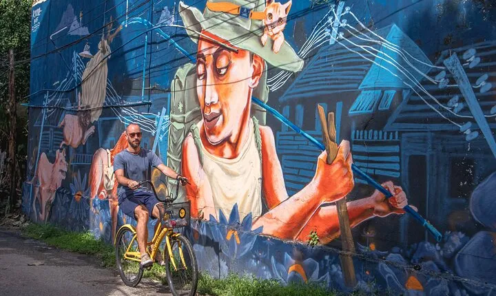 Chiang Mai Backstreets Biking Tour and Lanna Temple Visit