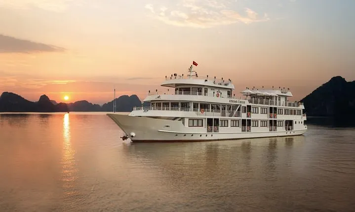 Bai Tu Long Luxury Cruise 2D/1N: Kayaking & Swimming at the pristine places