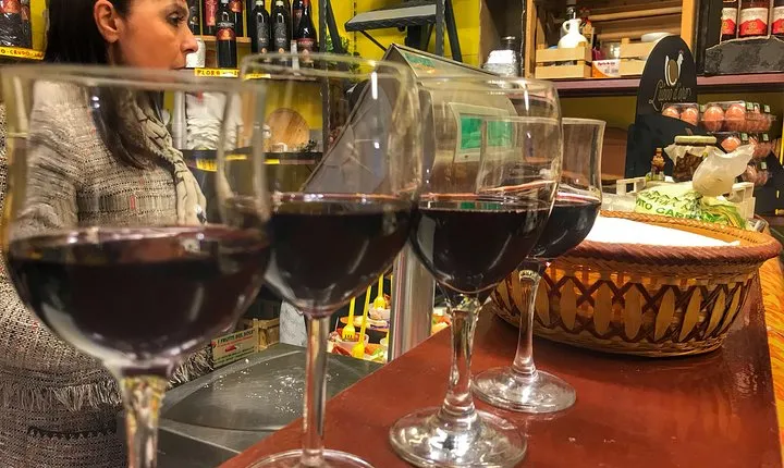 Naples by Night: Guided Food Tour with Wine Tasting