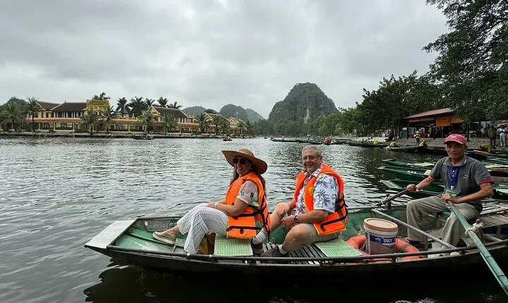 Ninh Binh Tour: Tam Coc Hoa Lu, Boat, Biking and Buffet Lunch