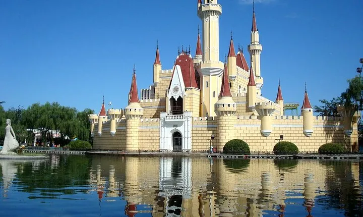 Private Half-Day Tour toShijingshan Amusement Park with FlyOver China Experience