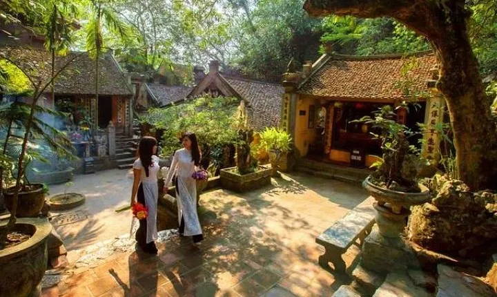 Duong Lam Ancient Village Private Tour