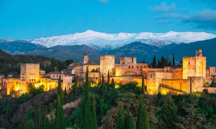 Alhambra tickets with Nasrid Palaces + Tourist Train