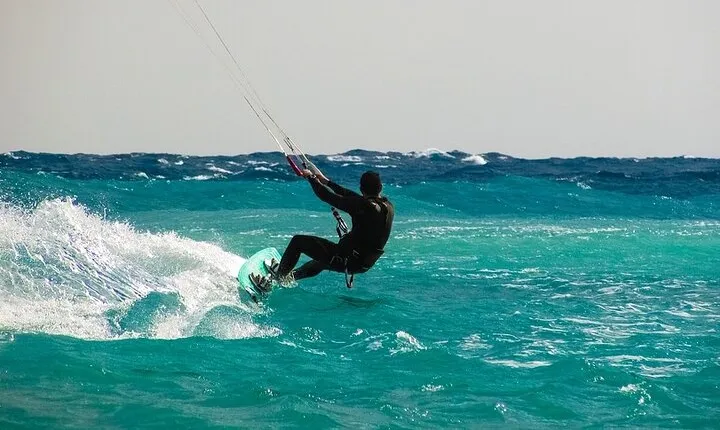 4 Days Adventure Kite Surfing for 12-Hours & transfer - Hurghada