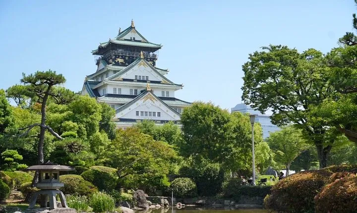 Osaka Castle Walking Tour