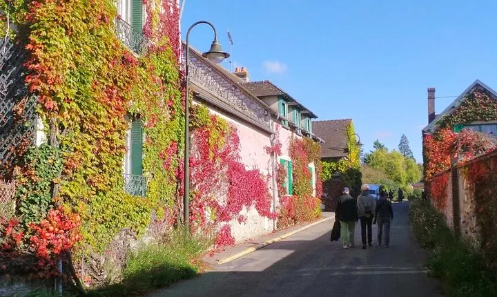Giverny and Honfleur Private Day Trip from Paris