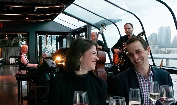 Bateaux New York Christmas Day Plated Brunch Cruise