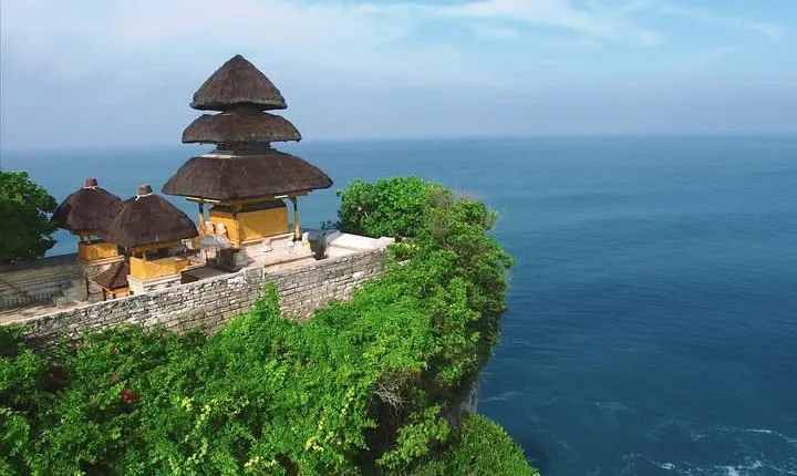 Bali's Spiritual Pillars - Uluwatu Temple and Kecak Dance Tour