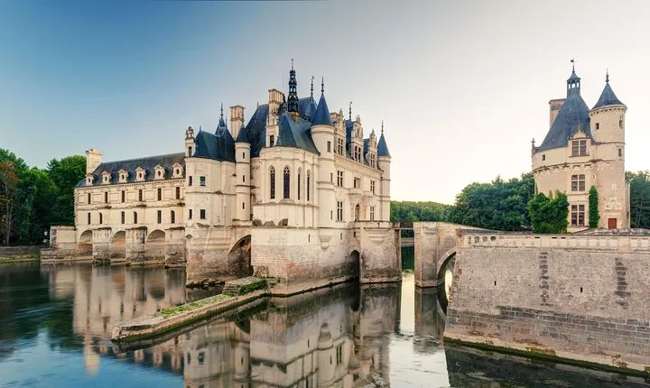 Mont Saint Michel and Loire Valley Castles 2 Days Guided Trip