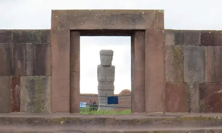 Tour in Tiwanaku Archaeological Ruins