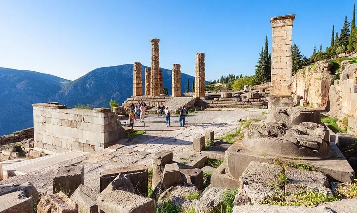 Delphi Private Day Tour from Athens with Visit to Arachova