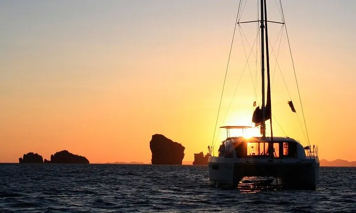 Malaga Sunset Cruise and Restaurant Dinner