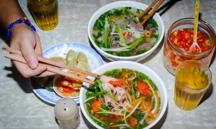 Hanoi Dawn Private Food Tour with 10+ Tastings