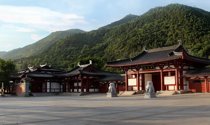 Skip the Line: Admission Ticket & Official Tour Guide of Xian Huaqing Palace