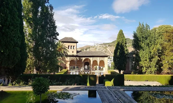 Alhambra Sultan Gardens ,Palaces and towers .Skip the line