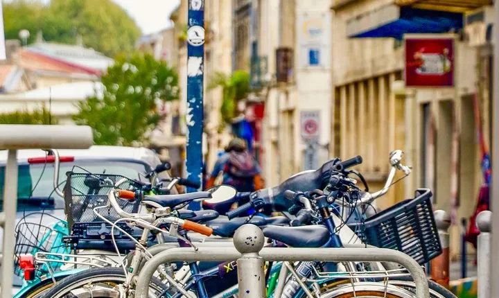 The Alternative Side of Bordeaux with a Local