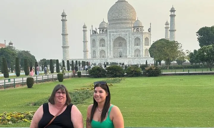 From Delhi: Private Day Trip to Taj Mahal and Agra Fort by Car