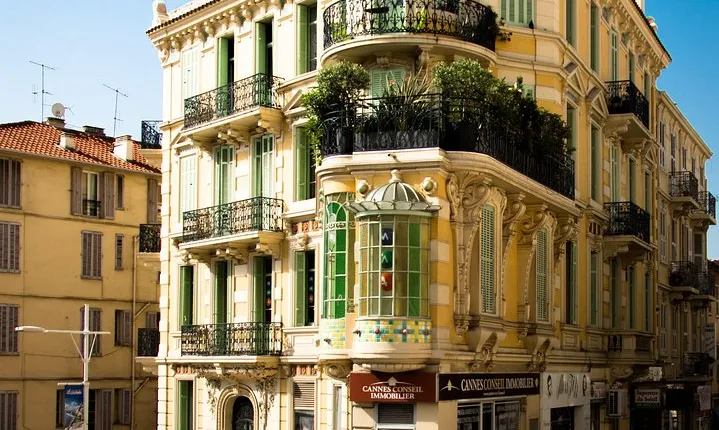 Architectural Cannes: Private Tour with a Local Expert