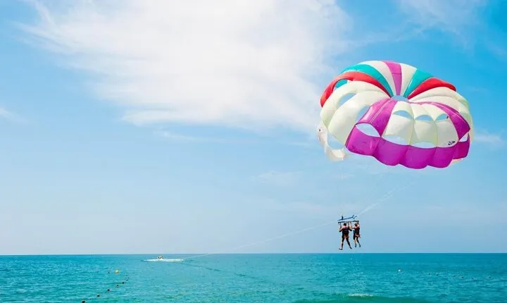 Enjoy on the Parasailing Experience with Transfer - Hurghada