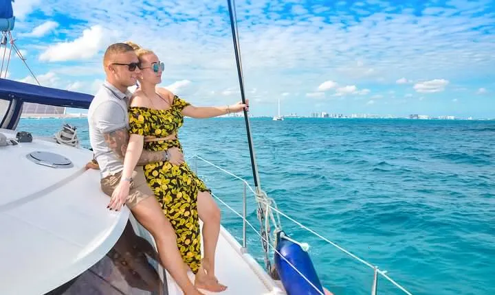 Isla Mujeres Catamaran Tour with Open Bar, Lunch and Snorkeling