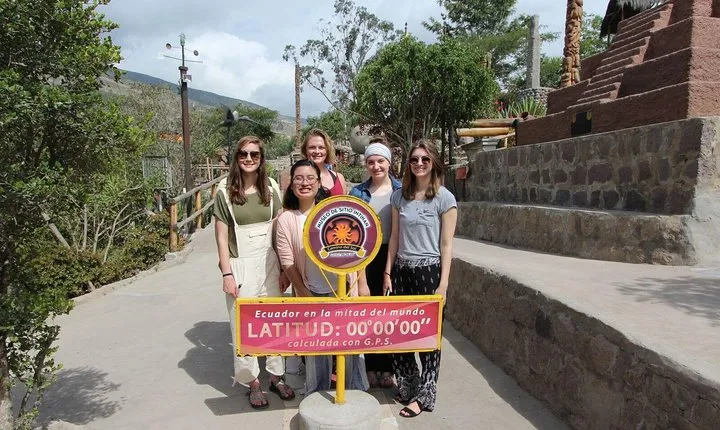 Private Tour Mitad del Mundo & Pululahua's Crater Hike