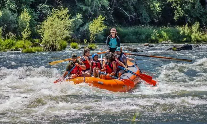 Full-Day Rogue River Hellgate Canyon Raft Tour