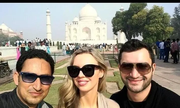 Skip-the-Line : Taj Mahal with Mausoleum Tickets with Guided Tour