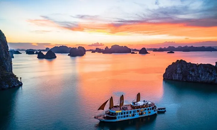 13 Days Private Tour to Cambodia, Angkor Wat and Vietnam