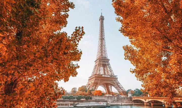 OT Paris Eiffel Tower Guided Tour With Ticket For Summit in French