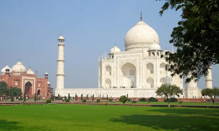 From Agra: Taj Mahal Sunrise, Agra Fort & Baby Taj Tour