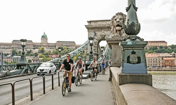 Private Budapest Bike Tour with Cafe Stop