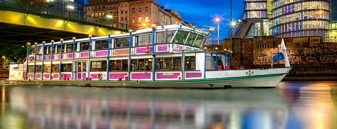 Evening dinner cruise with Viennese songs