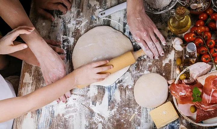 Cesarine: Pizza & Tiramisu Class at a Local's Home in Pescara