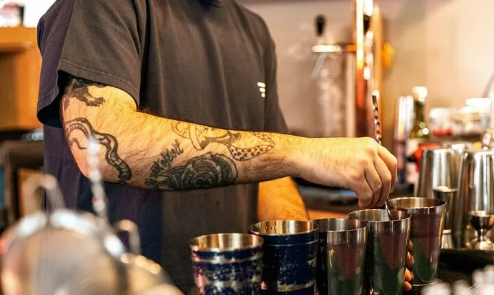 Bar Crawl with Local Guide and Drinks in Prague