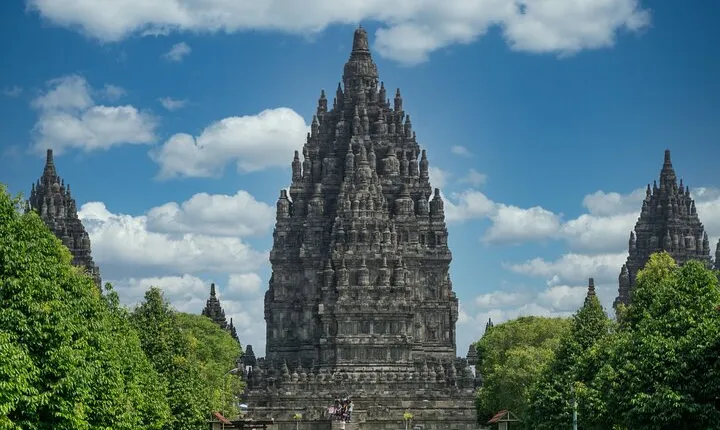 Setumbu Hill Sunrise, Borobudur and Prambanan Full Day Tour