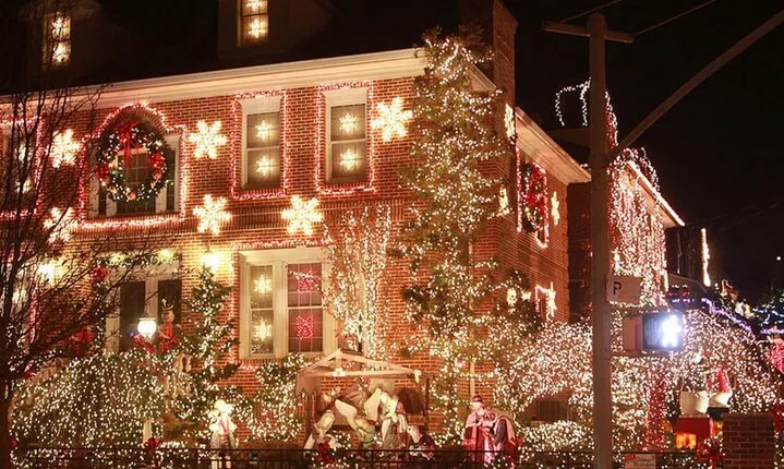 Tour Dyker Heights and Christmas Lights