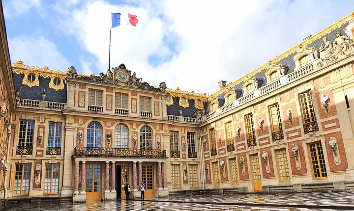 Versailles Small Group Guided Tour with Tranportation from Paris