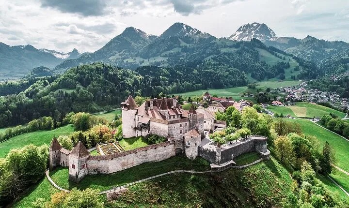 Gruyères Gold Private Tour from Geneva & Panoramic Golden Train